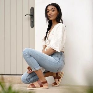 NWT!! Nisolo Sustainable Go-To Leather Flatform Sandal in Brandy